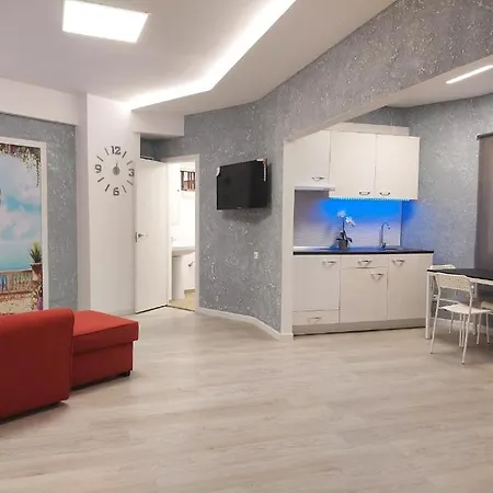 Fantastic 2 Bedrooms, Just 20 Meters From Ocean * Playa de las Americas (Tenerife)