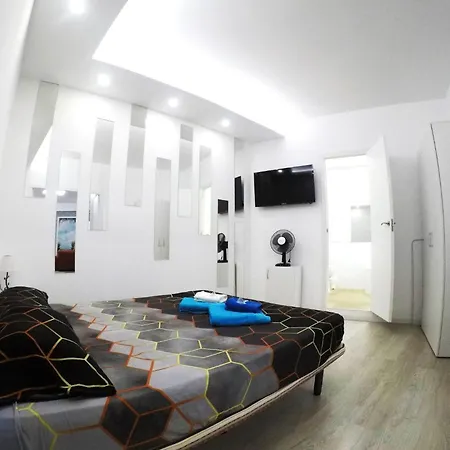 Apartment Fantastic 2 Bedrooms, Just 20 Meters From Ocean Playa de las Americas (Tenerife)