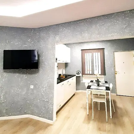Fantastic 2 Bedrooms, Just 20 Meters From Ocean Apartment *